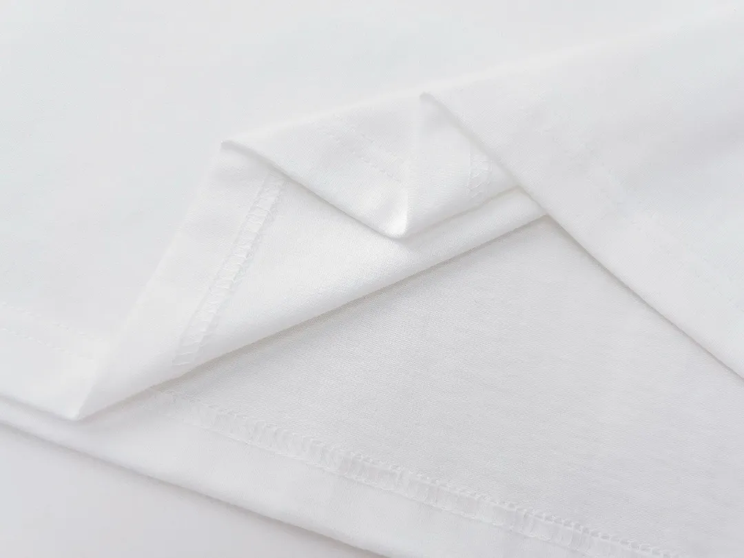 W683#P110💰 2025🆕 Stone lsland/Stone Island joint Dior chest logo printed short-sleeved T-shirt ⚠️[Original creation with high control of details] -Made of 260g combed cotton double yarn, soft and comfortable to the touch, sweat-absorbent and breathable. -Simple basic and versatile style, original quality, the first choice for couples. -Made by a large factory, four needles and five threads on the shoulder, neat routing, high quality workmanship. -Same style for men and women, very versatile, one piece for everyone, details are clearly visible. Color: Black White Size: M L